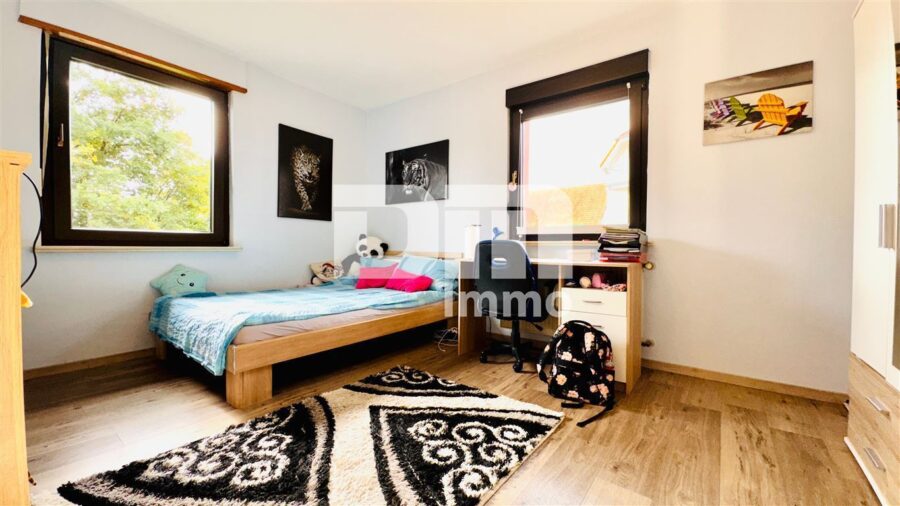 Helle Dreizimmerwohnung mit Terrasse + Stellplatz in saniertem Zweifamilienhaus - WE1 EG Kinderzimmer / Gästezimmer